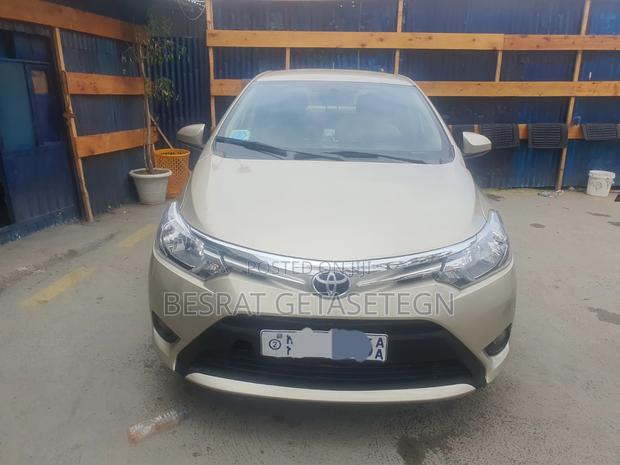 Toyota Yaris L Hatchback 3dr 2015 Gold