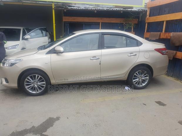 Toyota Yaris L Hatchback 3dr 2015 Gold