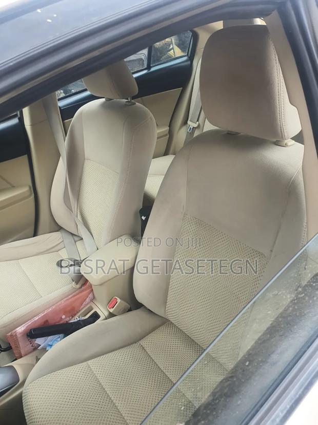 Toyota Yaris L Hatchback 3dr 2015 Gold