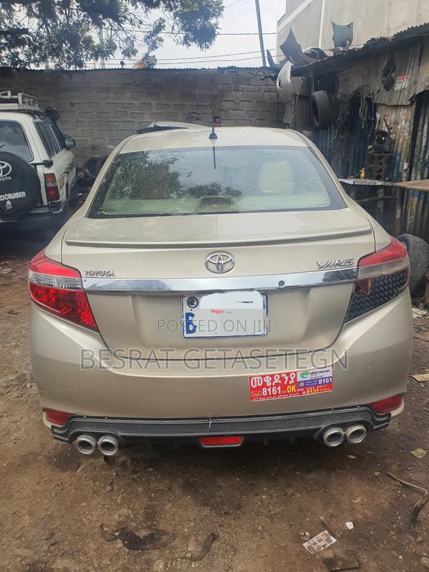 Toyota Yaris L Hatchback 3dr 2015 Gold