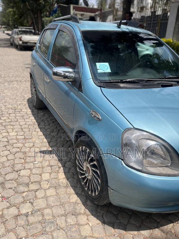 Toyota Vitz 2001 Blue