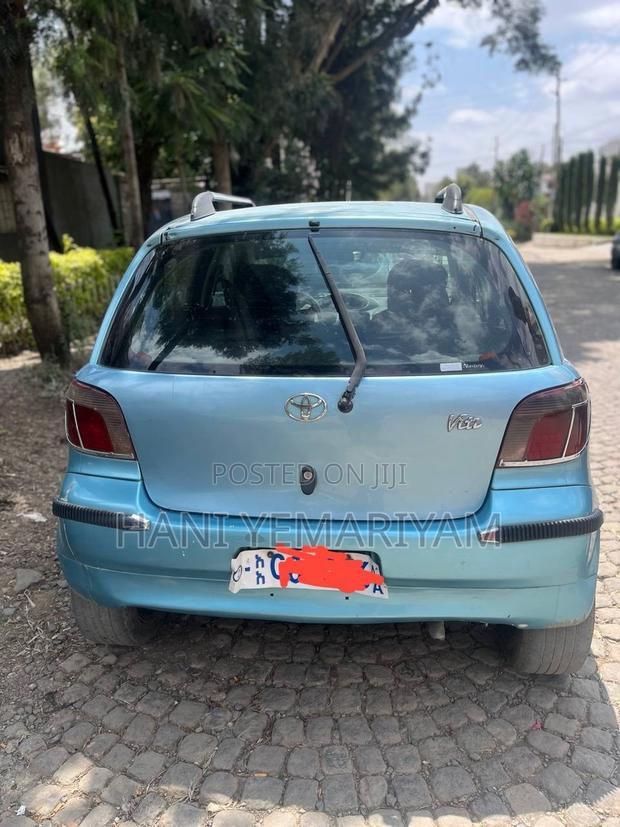 Toyota Vitz 2001 Blue