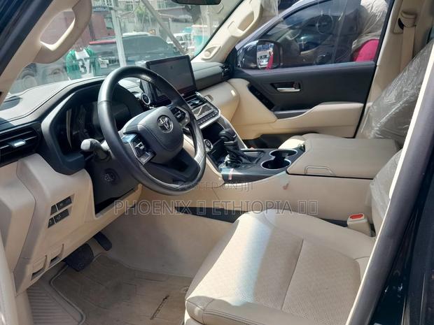 Toyota Land Cruiser 2025 Black