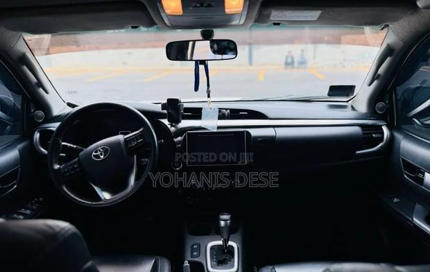 Toyota Hilux 2019 Off white