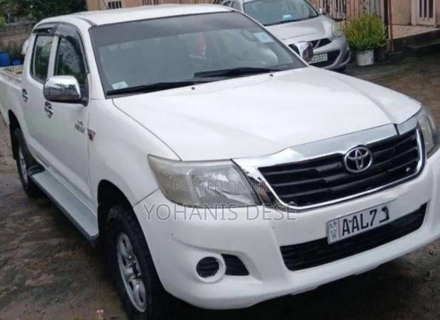Toyota Hilux 2011 Off white