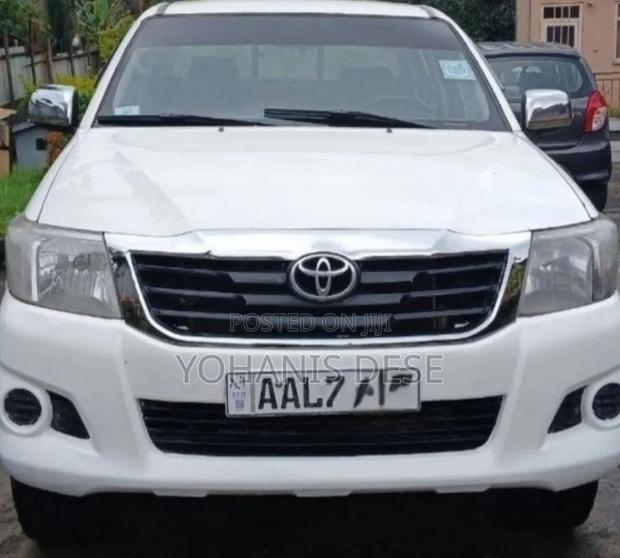 Toyota Hilux 2011 Off white