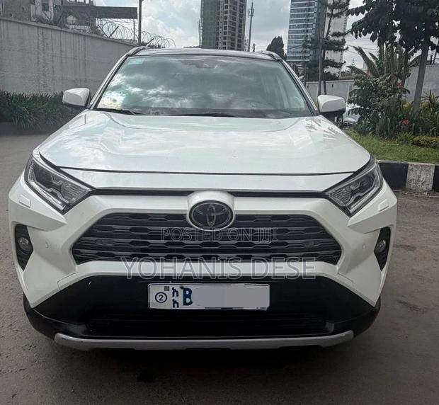 Toyota RAV4 2020 White