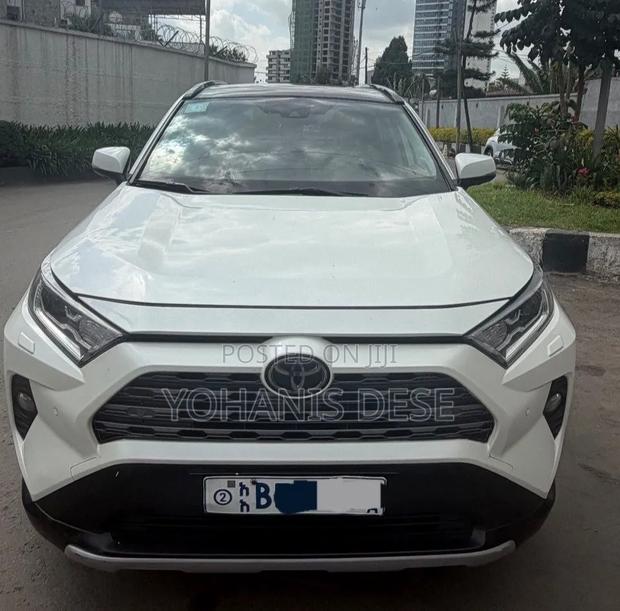 Toyota RAV4 2020 White