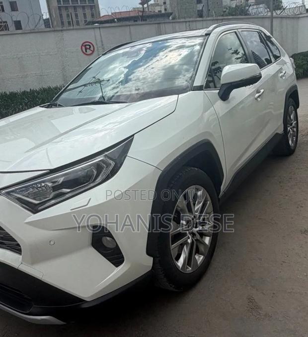 Toyota RAV4 2020 White