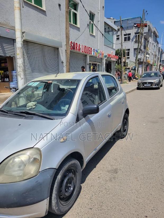 Toyota Vitz 1999 Silver