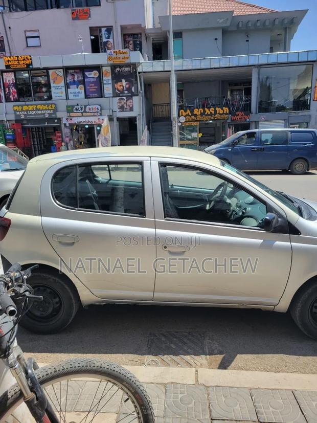 Toyota Vitz 1999 Silver