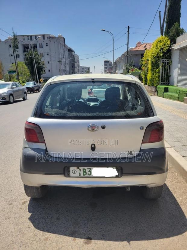 Toyota Vitz 1999 Silver