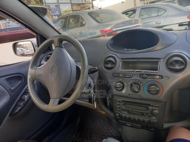 Toyota Vitz 2001 Silver
