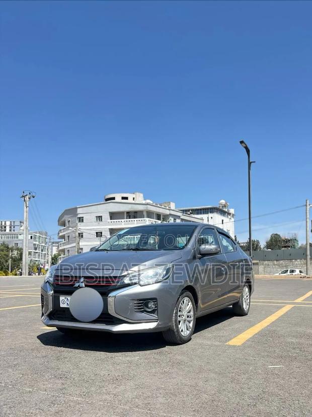 Mitsubishi Attrage 2021 Silver