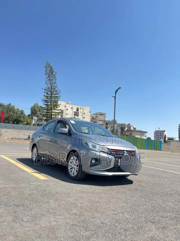 Mitsubishi Attrage 2021 Silver
