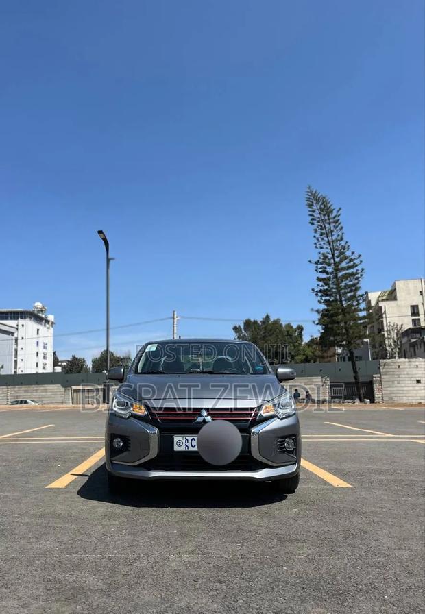 Mitsubishi Attrage 2021 Silver
