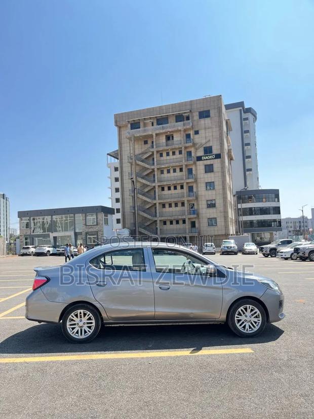 Mitsubishi Attrage 2021 Silver