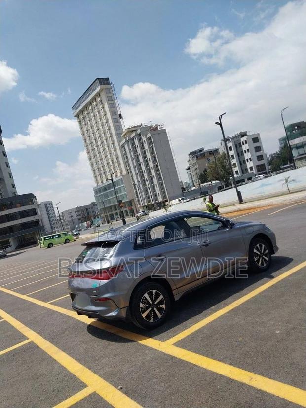 BYD E2 43 kWh 94 hp FWD 2025 Gray