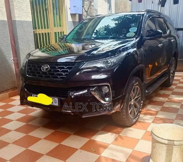 Toyota Fortuner 2018 Black