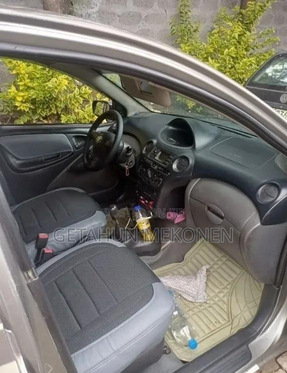 Toyota Yaris 2005 Gold