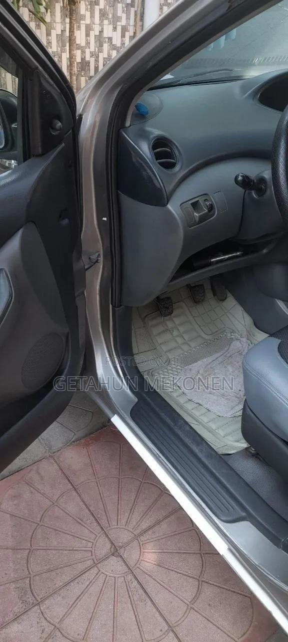 Toyota Yaris 2005 Gold