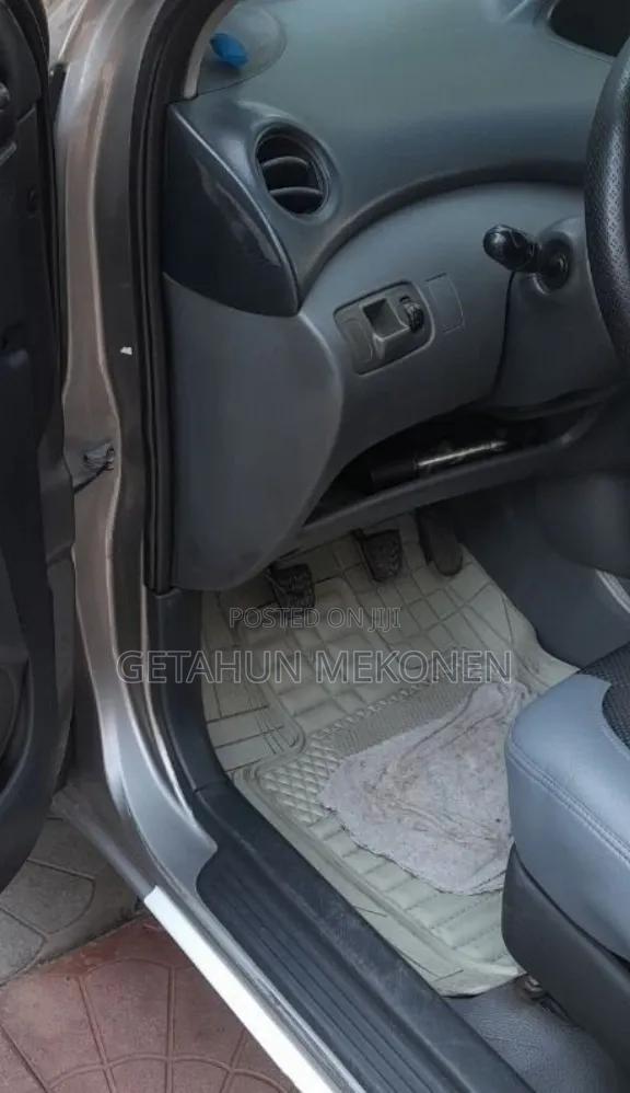 Toyota Yaris 2005 Gold