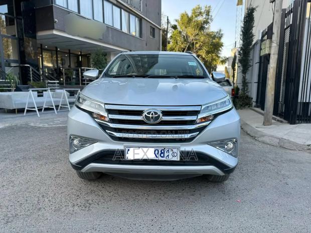 Toyota Rush 2021 Silver