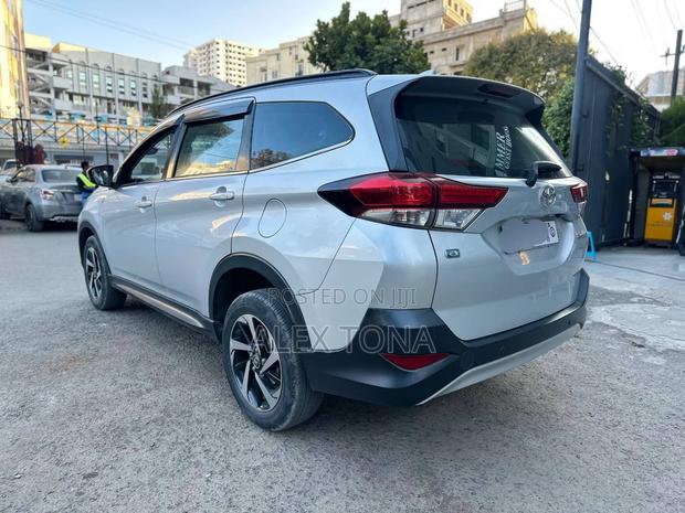 Toyota Rush 2021 Silver