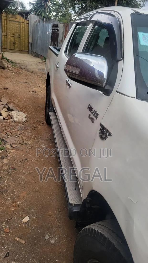 Toyota Hilux 2010 White