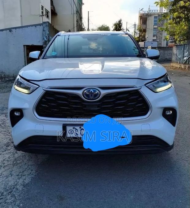Toyota Highlander LE 2022 White