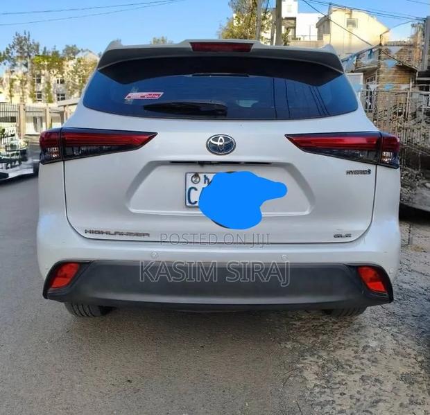 Toyota Highlander LE 2022 White