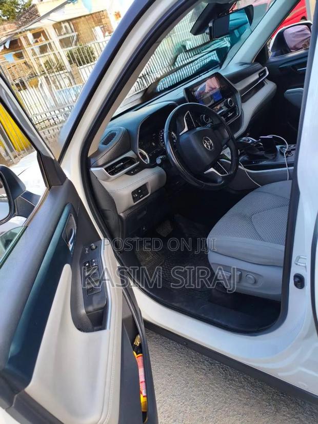 Toyota Highlander LE 2022 White