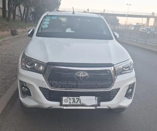 Toyota Hilux 2018 White