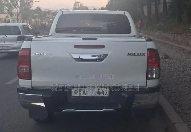 Toyota Hilux 2018 White