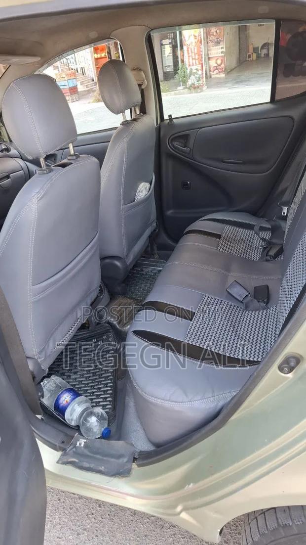 Toyota Vitz 2001