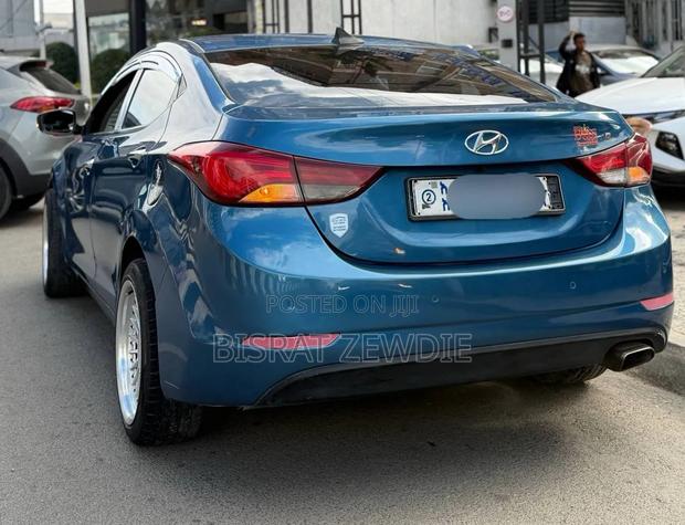 Hyundai Avante 2013 Blue
