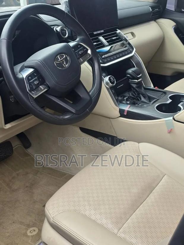 Toyota Land Cruiser 2025 Black