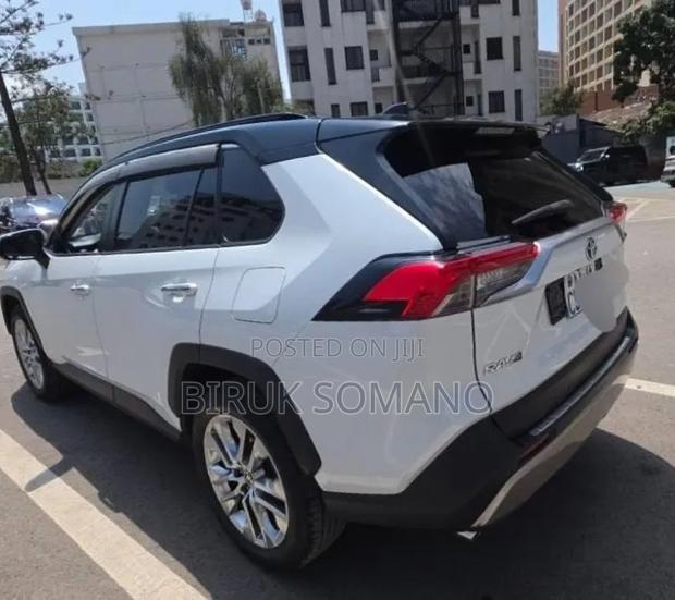 Toyota RAV4 2023 Off white