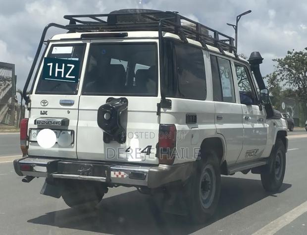 Toyota Land Cruiser 2011 White