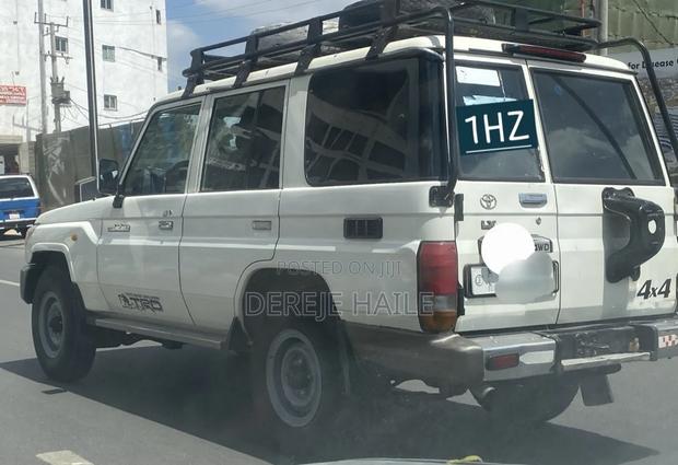 Toyota Land Cruiser 2011 White