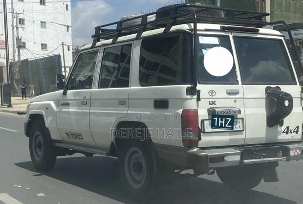Toyota Land Cruiser 2011 White