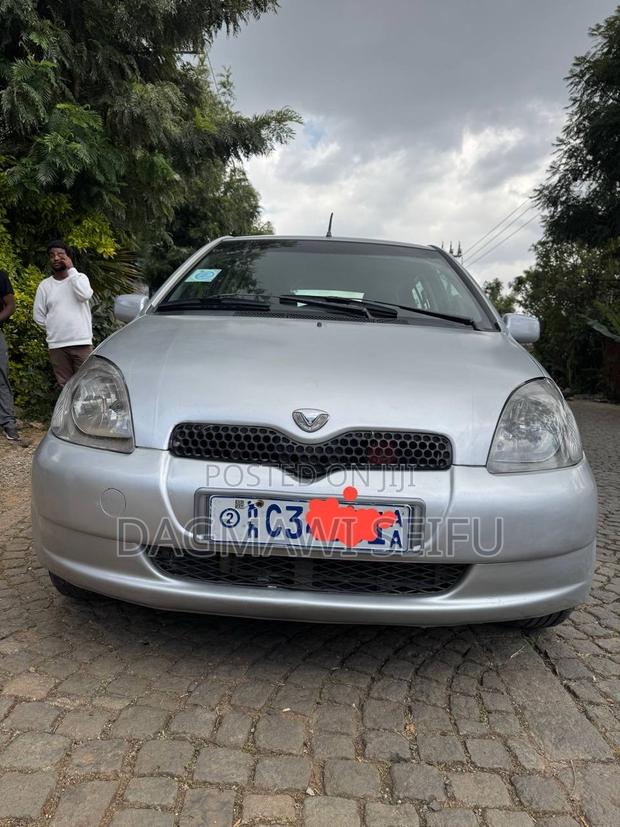 Toyota Vitz 2001 Silver