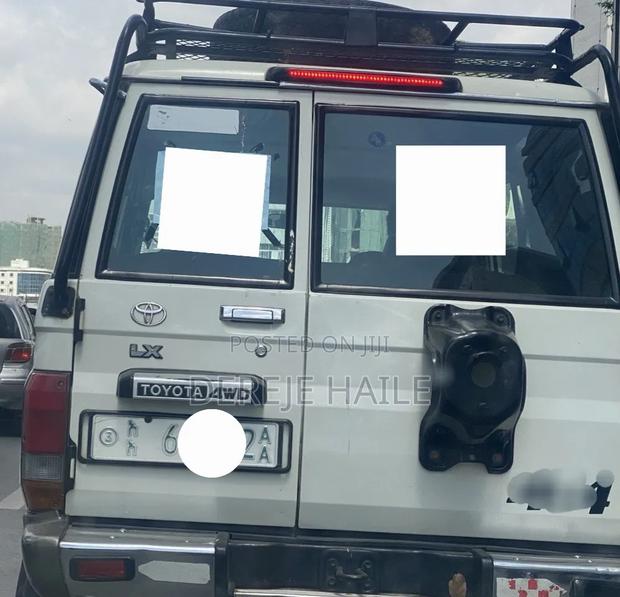 Toyota Land Cruiser 2011 White