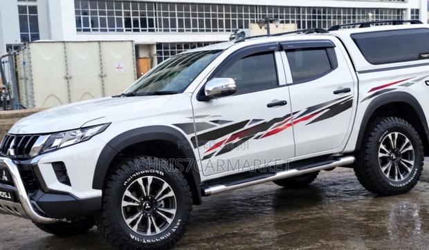Mitsubishi L200 Double Cab 2.4 181hp 4WD 2018 White