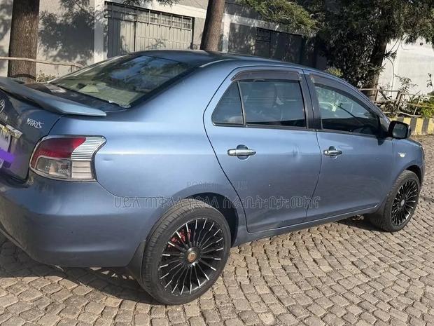 Toyota Yaris 2012 Gray