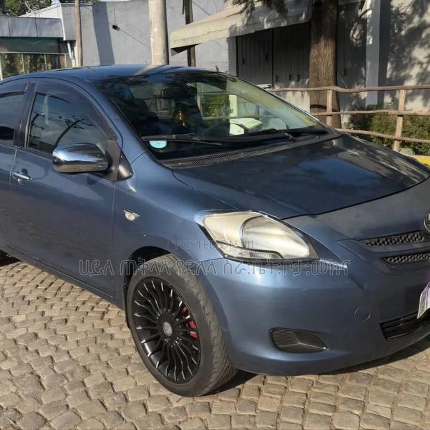Toyota Yaris 2012 Gray