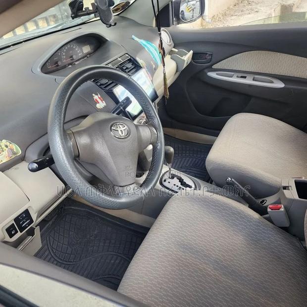 Toyota Yaris 2012 Gray