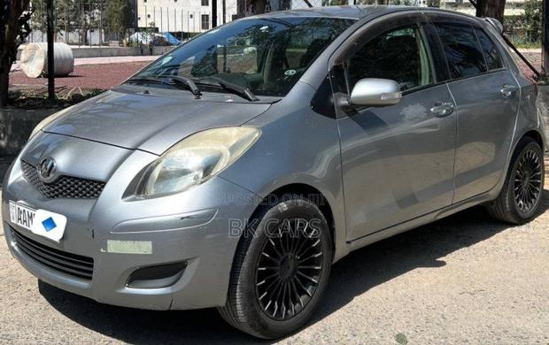 Toyota Yaris 2010 Gray