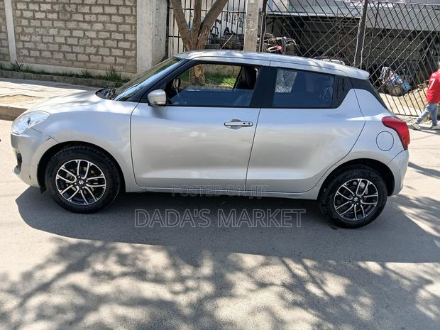 Suzuki Swift 2022 Silver