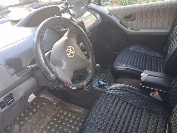 Toyota Yaris 2010 Silver
